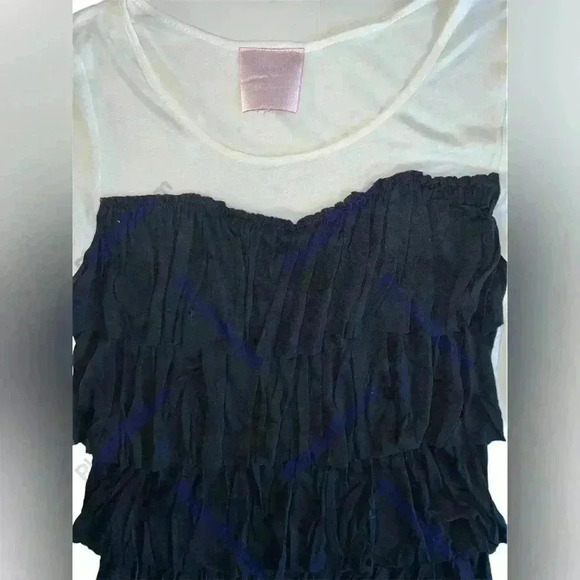 Cream long sleeve with black ruffle over top size medium - Picture 6 of 8